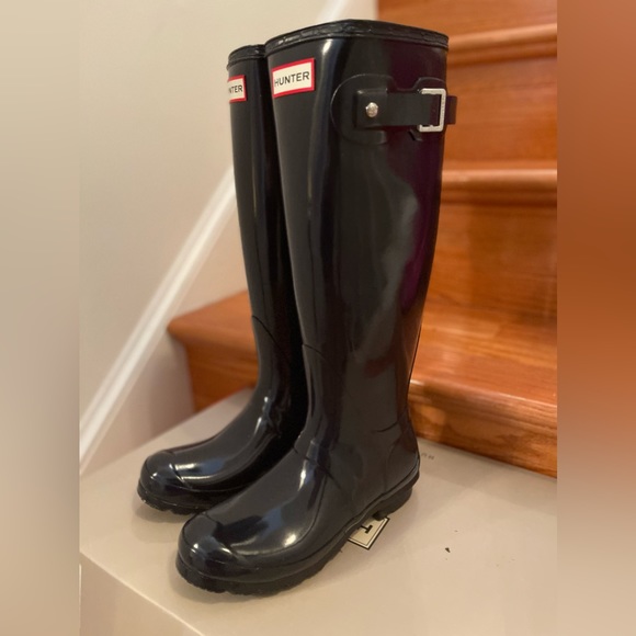 Brand new Hunters Size 6 - Picture 3 of 3
